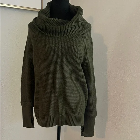 Market & Spruce Forest Green Turtleneck Sweater - Picture 6 of 8